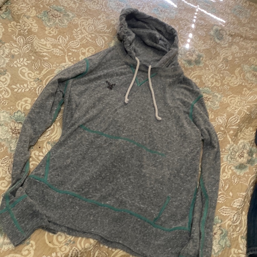 American Eagle size medium. Thin Hoody